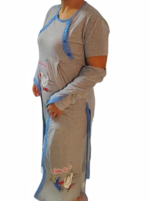 Compleu (camasa +halat ) gravide din bumbac 100%, GRI cu nasturi ALBASTRI ,cu imprimeu in zona burticii, COD PRODUS : CG2113