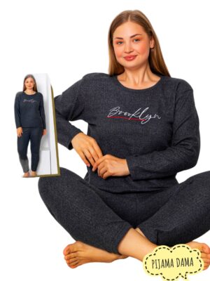 Pijamale din molton pentru dame, MARIMI MARI GROASE- BLUZA GRI INCHIS cu imprimeu si pantalon  LUNG ,  Cod produs PFRM402