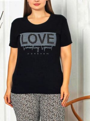 Pijama pentru dame,  TRICOU  cu imprimeu LOVE  , pantalon scurt, CULOARE NEGRU Cod PFRV1076