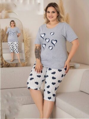 Pijama pentru dame,  TRICOU  cu imprimeu INIMIOARE ,  pantalon TREISFERT  Cod PFRV808