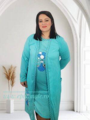 Compleu (camașă +halat )din bumbac 100%, pentru gravide ,TURCOAZ ,cu imprimeu BEBE  in zona burticii, COD PRODUS : CG220